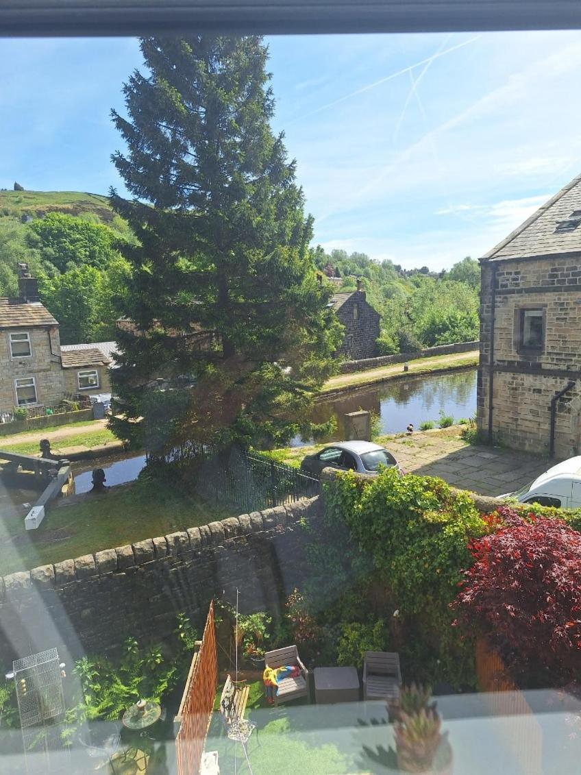 Todmorden Bed & Breakfast - The Toothless Mog Walsden Buitenkant foto