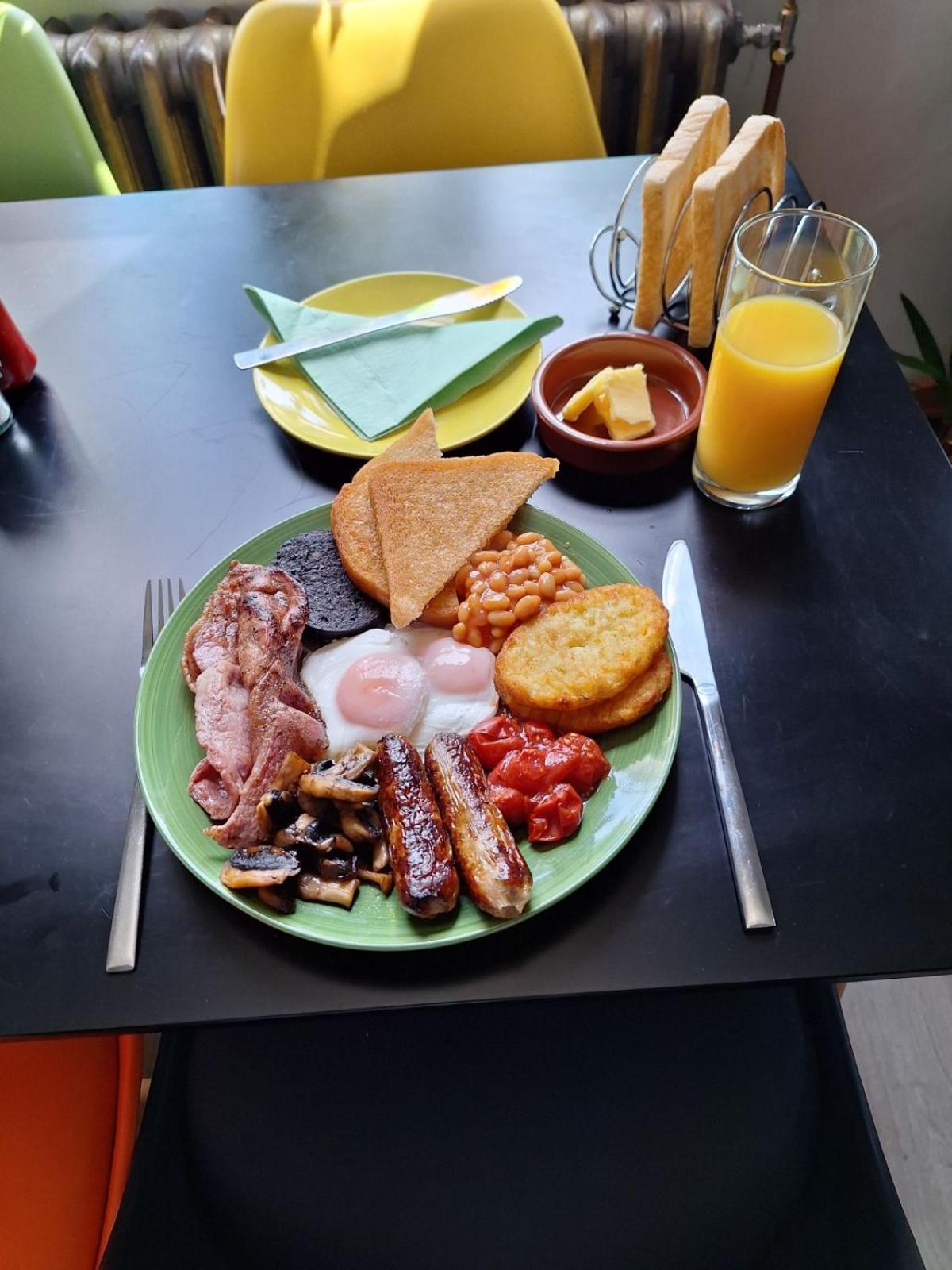 Todmorden Bed & Breakfast - The Toothless Mog Walsden Buitenkant foto