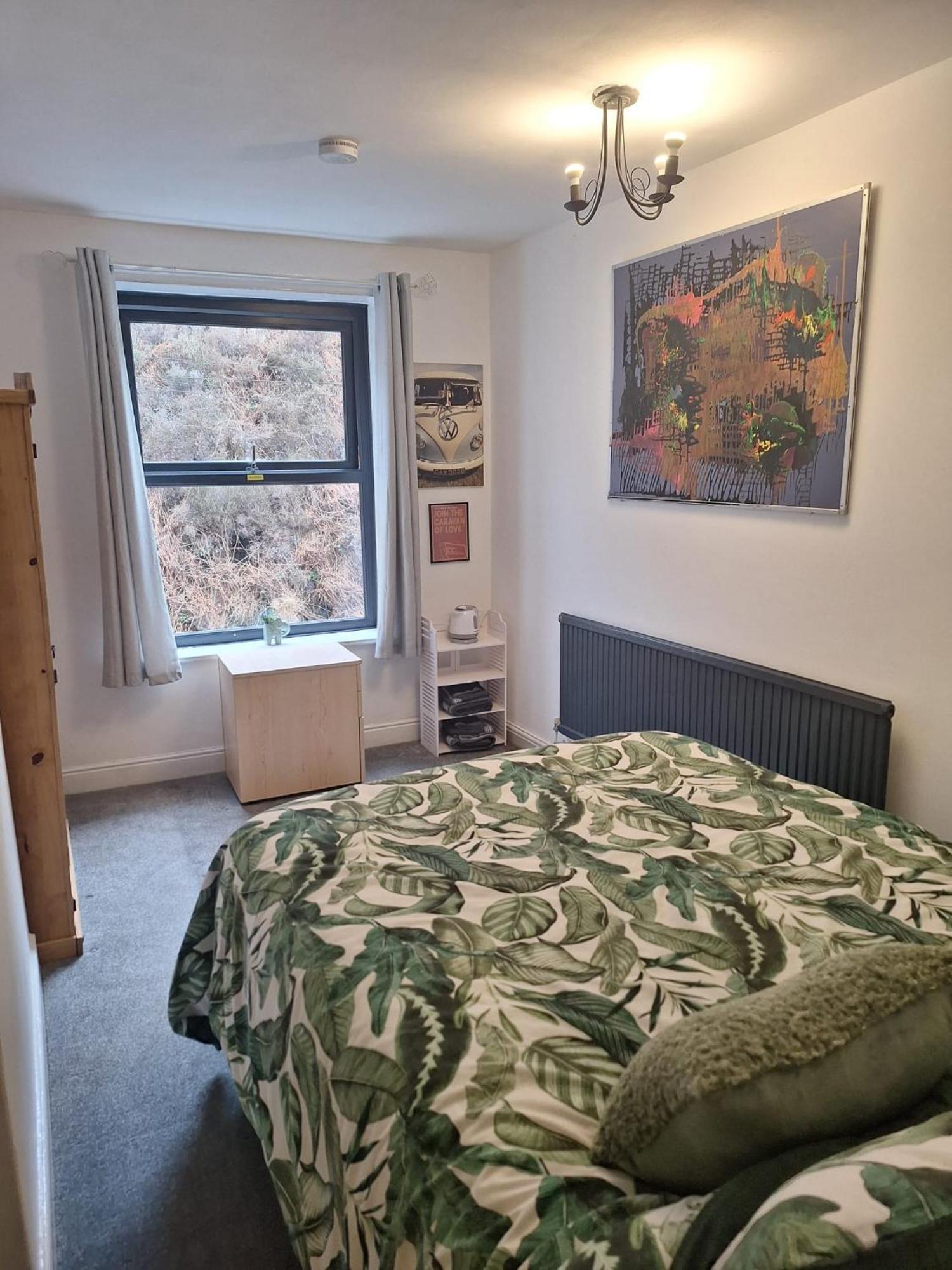 Todmorden Bed & Breakfast - The Toothless Mog Walsden Buitenkant foto