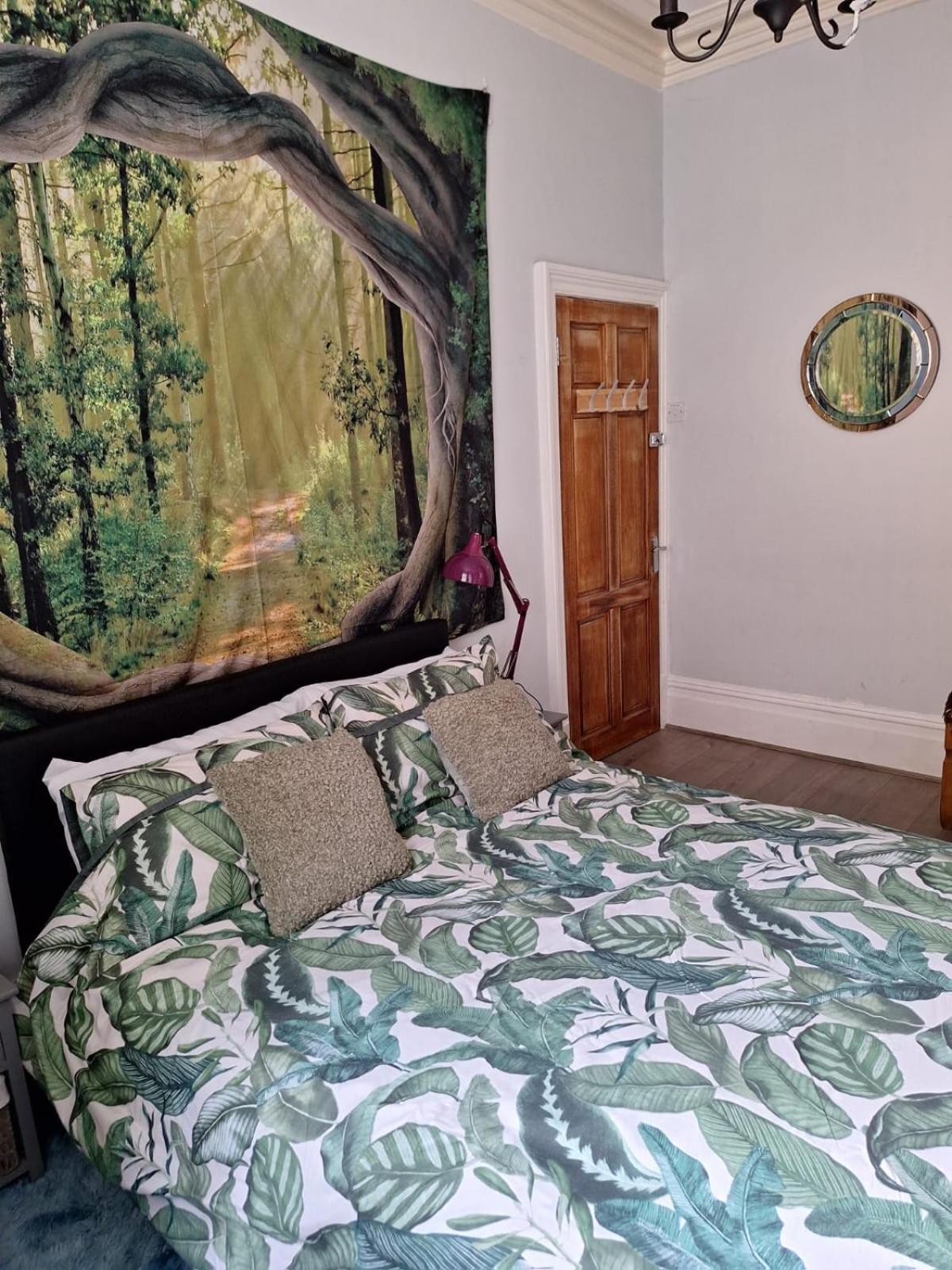 Todmorden Bed & Breakfast - The Toothless Mog Walsden Buitenkant foto